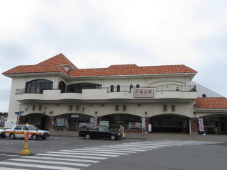 館山駅舎